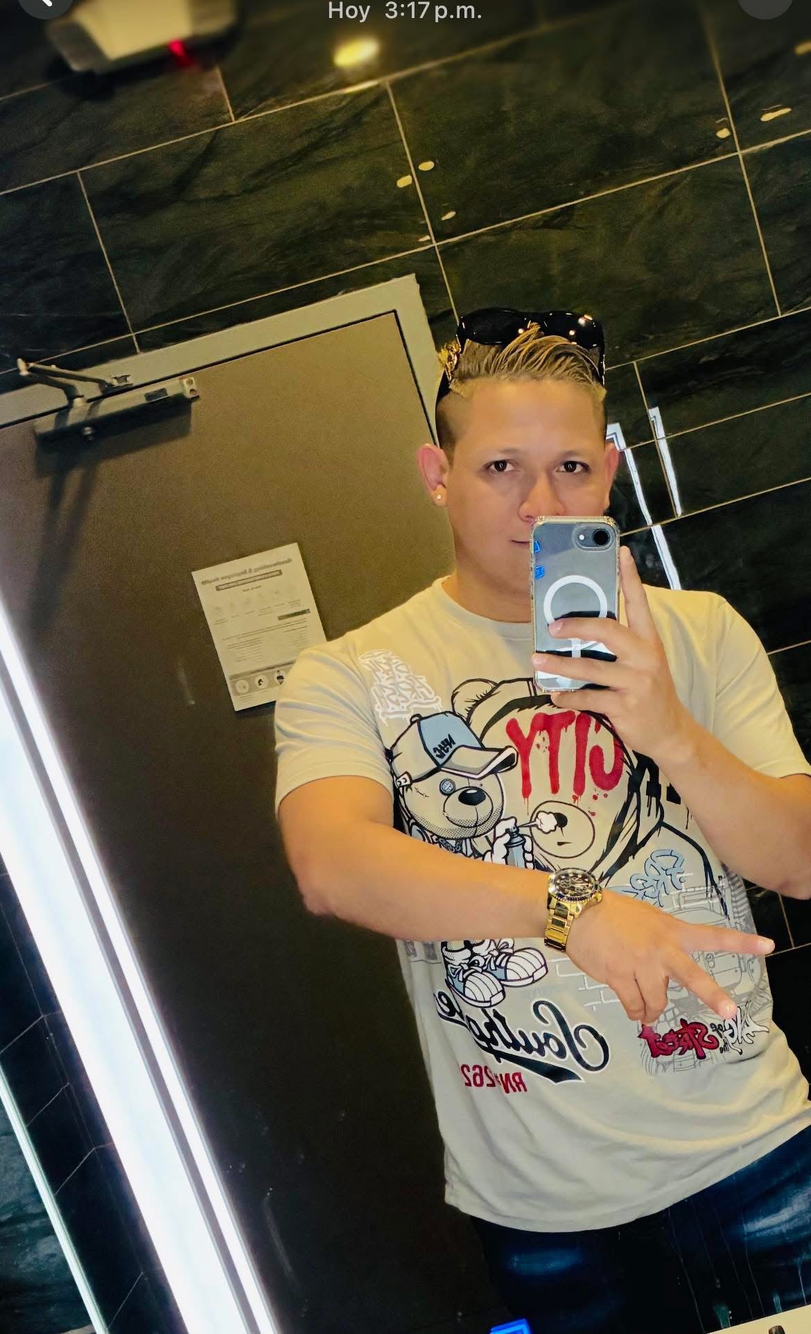 <em>Juan Carlos</em>